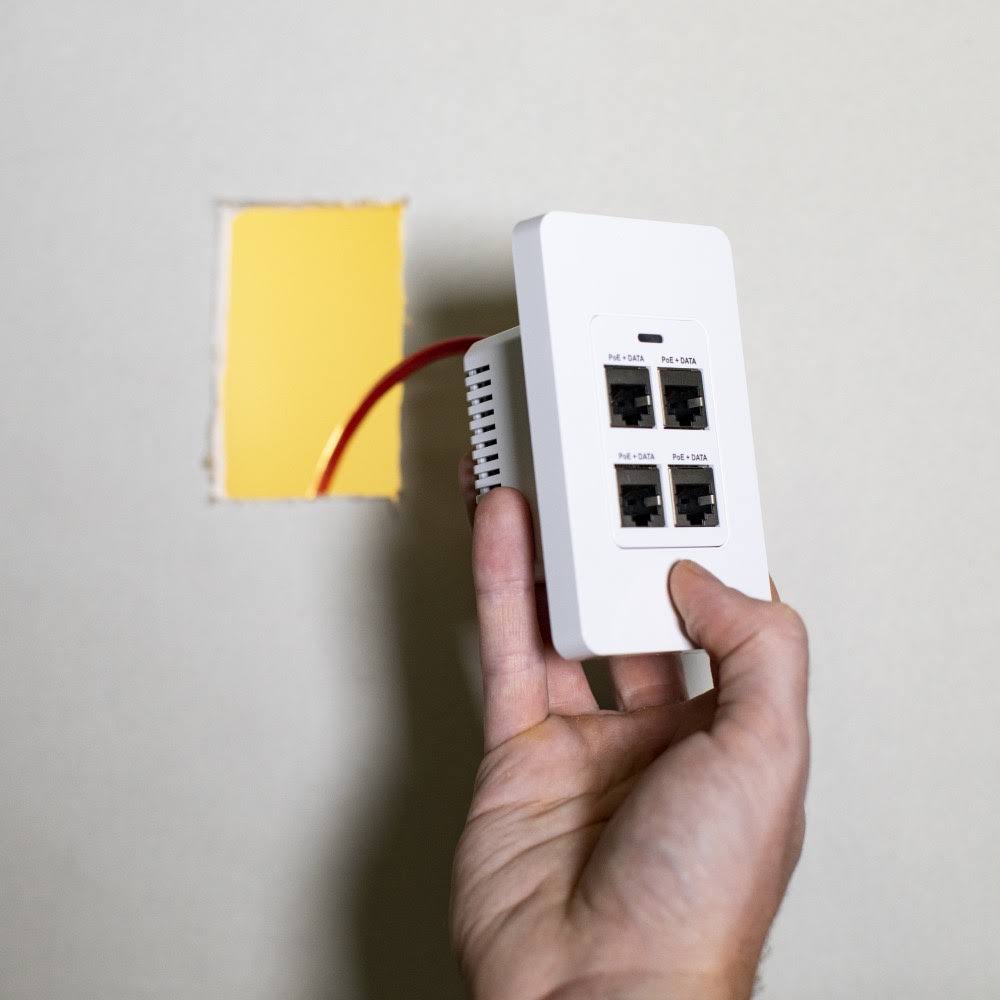 4 Port In-Wall Gigabit PoE Extender M458997