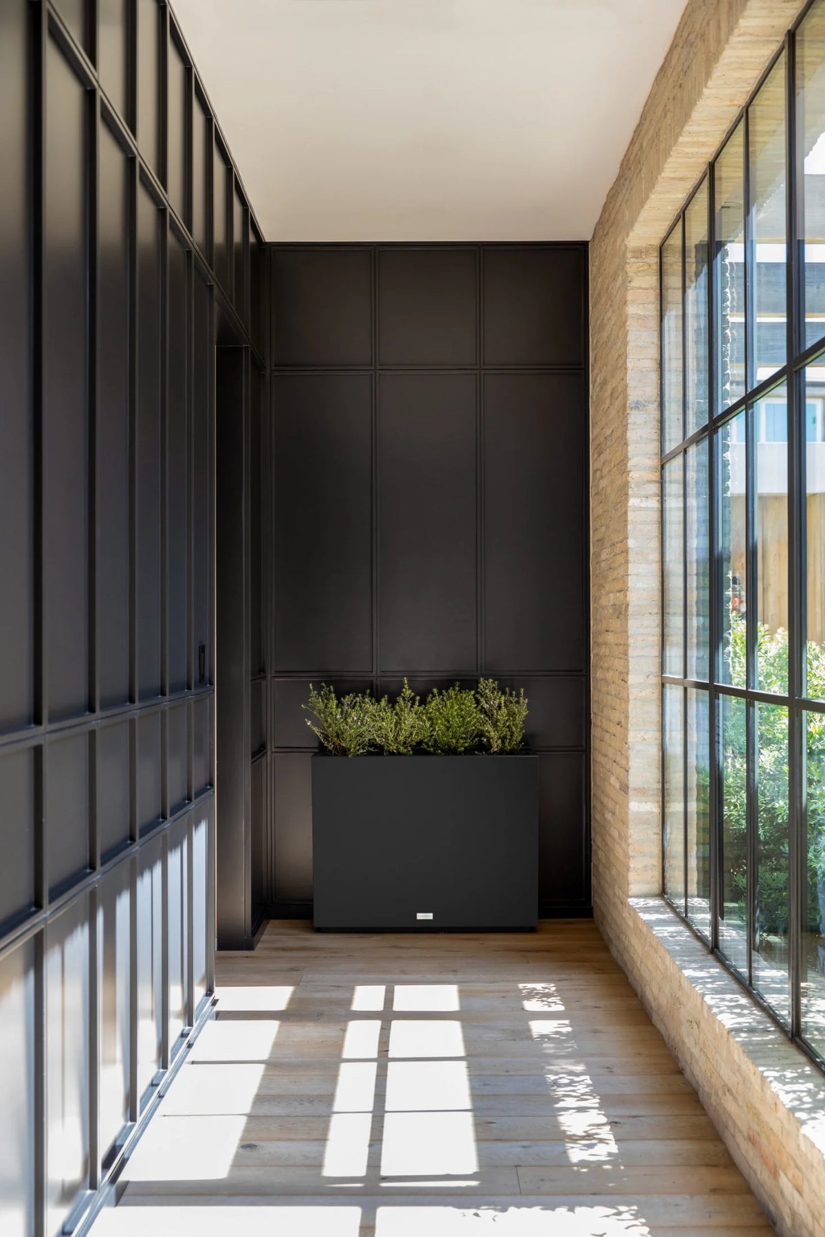 Black Plastic Planter A927