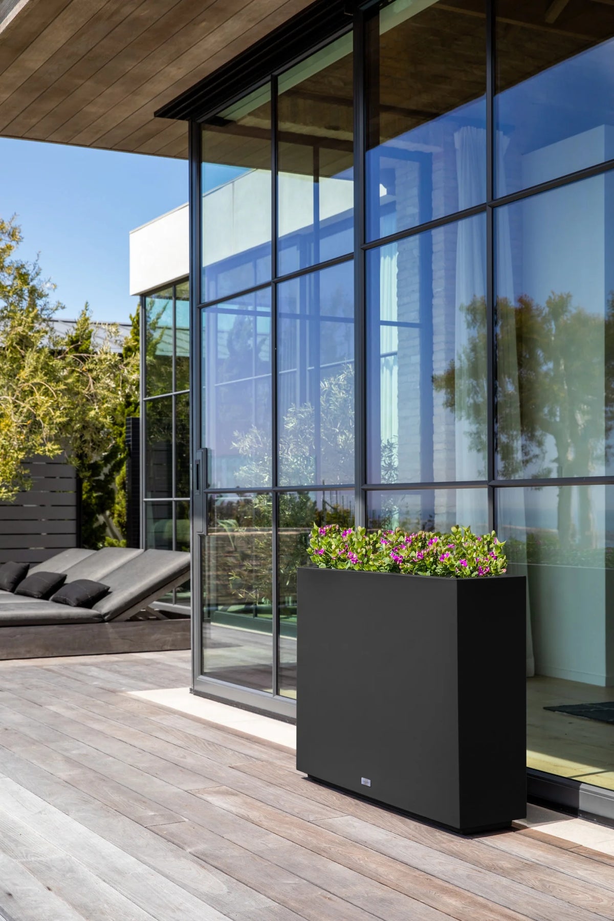 Black Plastic Planter A927