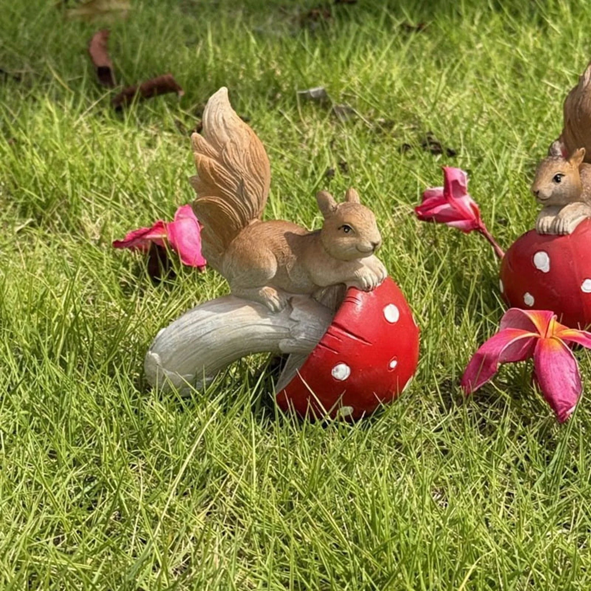 2 Squirrel Ornaments E330153