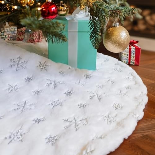 48 Inch White Faux Fur Christmas Tree Skirt with Sequin Snowflakes O448