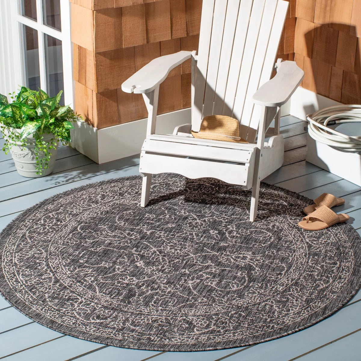 Black Ivory Round Indoor/Outdoor Area Rug J310