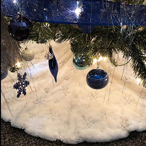 48 Inch White Faux Fur Christmas Tree Skirt with Sequin Snowflakes O448