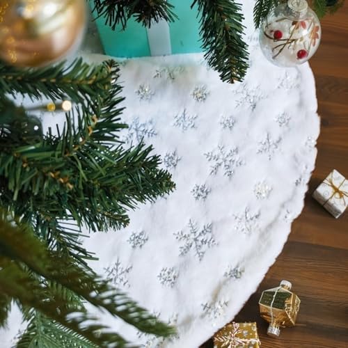 48 Inch White Faux Fur Christmas Tree Skirt with Sequin Snowflakes O448